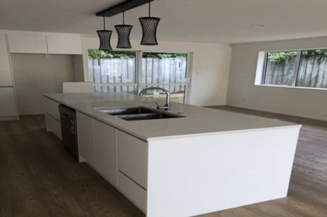 Photo of property in 31 Devonshire Road, Unsworth Heights, Auckland, 0632