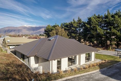 Photo of property in 23 Mcdonnell Road, Arrowtown, 9302