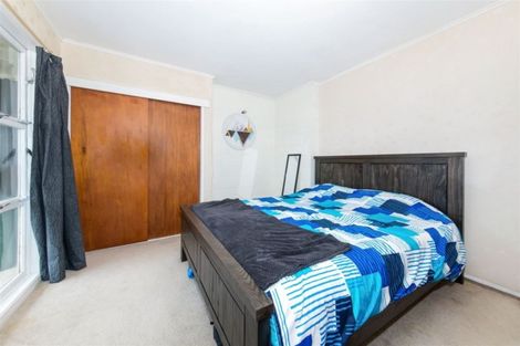 Photo of property in 15 Cleve Road, Green Bay, Auckland, 0604