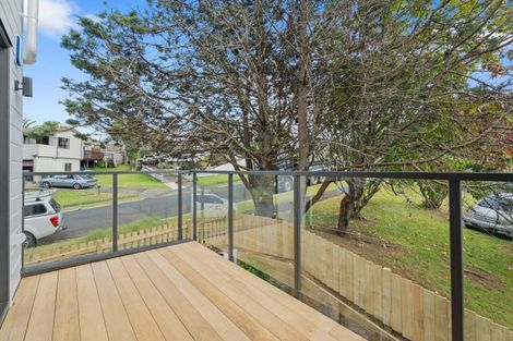 Photo of property in 1/33 Elizabeth Drive, West Harbour, Auckland, 0618