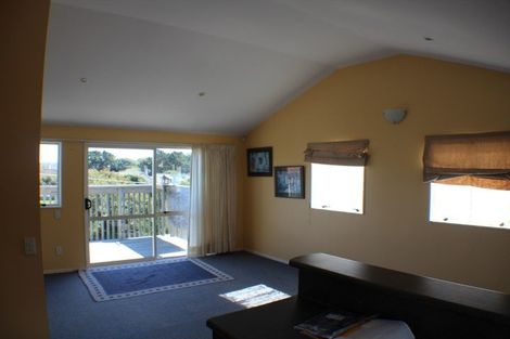 Photo of property in 18 Morere Street, Titahi Bay, Porirua, 5022