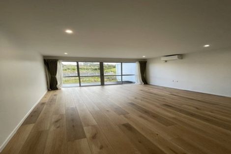 Photo of property in 2/10 Vinifera Place, Fairview Heights, Auckland, 0632