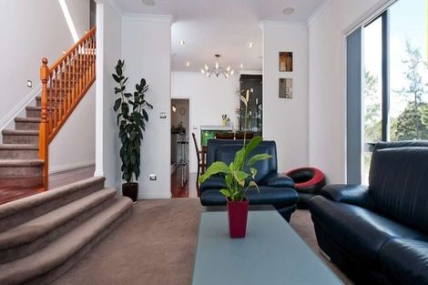 Photo of property in 16 Borneo Drive, Fairview Heights, Auckland, 0632