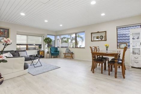 Photo of property in 2/23 Commodore Parry Road, Castor Bay, Auckland, 0620