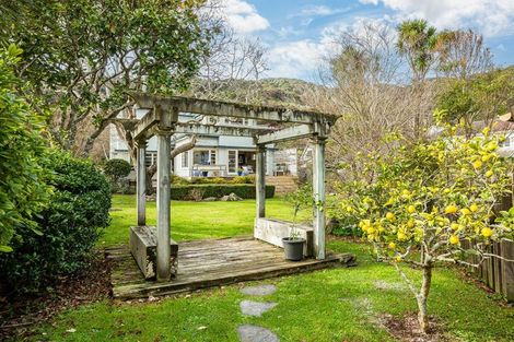Photo of property in 33 Cheviot Road, Lowry Bay, Lower Hutt, 5013