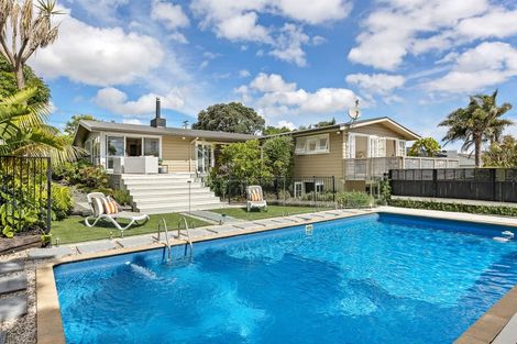 Photo of property in 74 Bleakhouse Road, Howick, Auckland, 2014