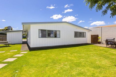 Photo of property in 17 Kiwi Street, Heretaunga, Upper Hutt, 5018