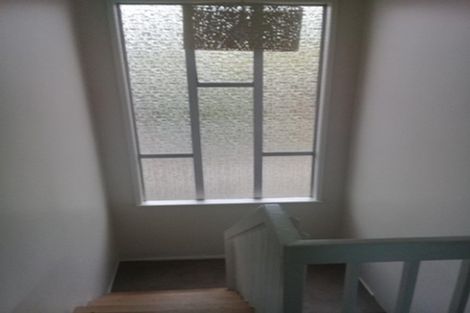 Photo of property in 3/4 Coronation Road, Glenfield, Auckland, 0627