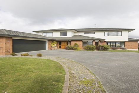 Photo of property in 122 Pacific Drive, Fitzherbert, Palmerston North, 4410