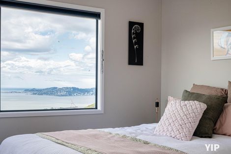 Photo of property in 79 Dress Circle, Newlands, Wellington, 6037