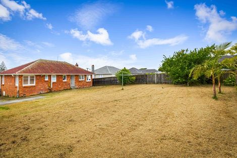 Photo of property in 18 Vodanovich Road, Te Atatu South, Auckland, 0610