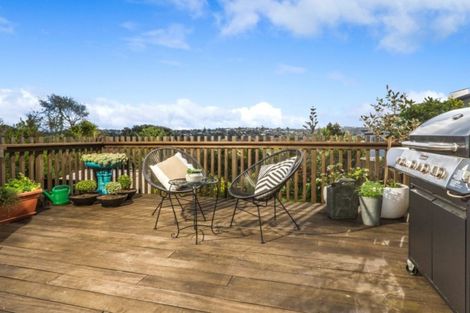 Photo of property in 2/50 Sylvan Avenue, Northcote, Auckland, 0627