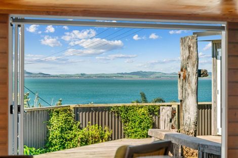 Photo of property in 8 Signal Station Road, Pouto, 0391