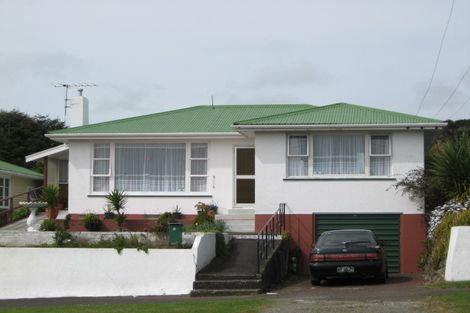 Photo of property in 19 Raleigh Street, Waitara, 4320