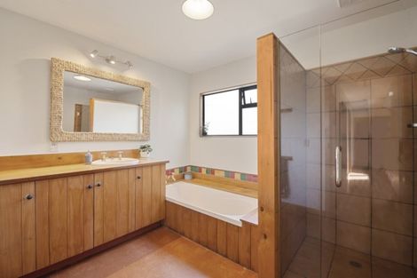 Photo of property in 6 Astelia Way, Waipahihi, Taupo, 3330