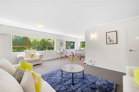 Photo of property in 16 Dennis Avenue, Hillpark, Auckland, 2102