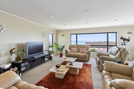 Photo of property in 6a Torkar Road, Clarks Beach, 2122