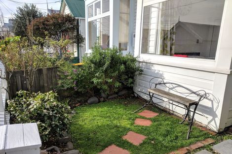 Photo of property in 12 Moir Street, Mount Victoria, Wellington, 6011