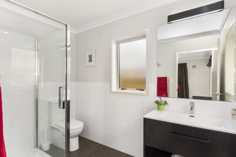 Photo of property in 327 Lakes Boulevard, Pyes Pa, Tauranga, 3112