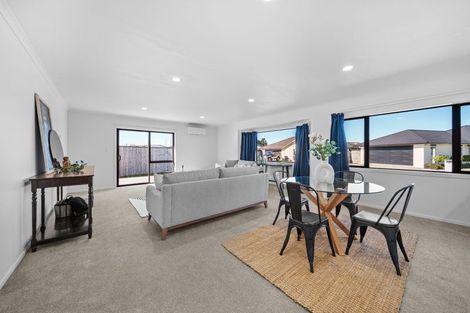 Photo of property in 1 Molesworth Street, Carterton, 5713