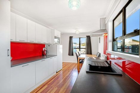 Photo of property in 10 Omori Place, Castlecliff, Whanganui, 4501