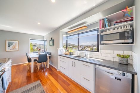 Photo of property in 20 Jasmine Grove, Maungaraki, Lower Hutt, 5010