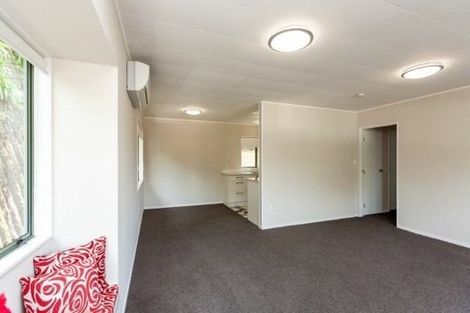 Photo of property in 23 Seaview Road, Marfell, New Plymouth, 4310