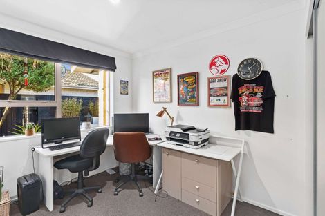 Photo of property in 8 Glen Place, Parklands, Christchurch, 8083