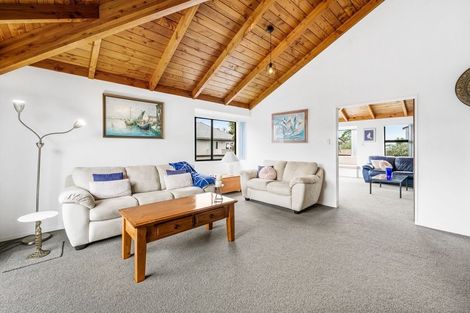 Photo of property in 32 Marina View Drive, West Harbour, Auckland, 0618