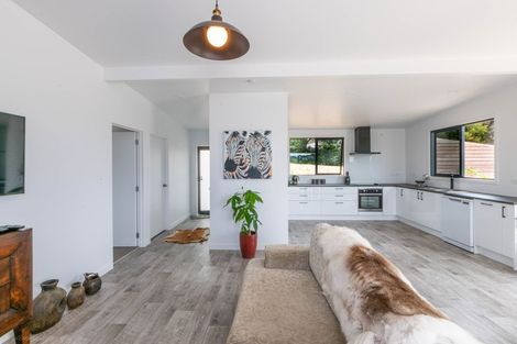 Photo of property in 1 Pekama Drive, Cable Bay, 0420