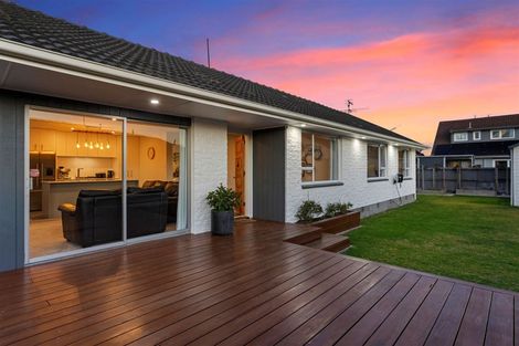 Photo of property in 9 Beeston Place, Redwood, Christchurch, 8051