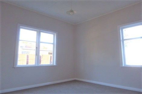 Photo of property in 33 Pirie Crescent, Moera, Lower Hutt, 5010