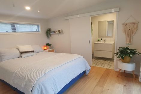 Photo of property in 56 Valley View Road, Glenfield, Auckland, 0629