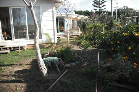 Photo of property in 41 Nuku Street, Tangimoana, 4822