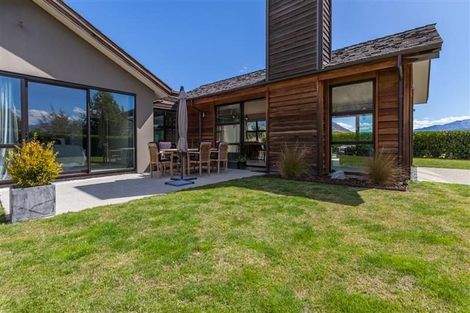 Photo of property in 10 Jackby Court, Jacks Point, Queenstown, 9371
