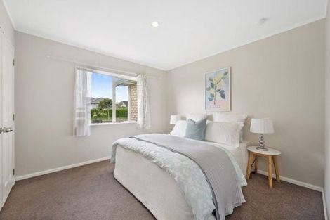 Photo of property in 2 Amadeus Place, Northpark, Auckland, 2013