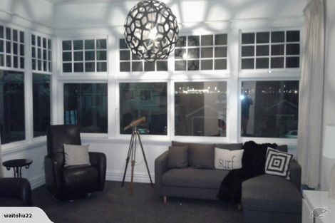 Photo of property in 266 Queens Drive, Lyall Bay, Wellington, 6022