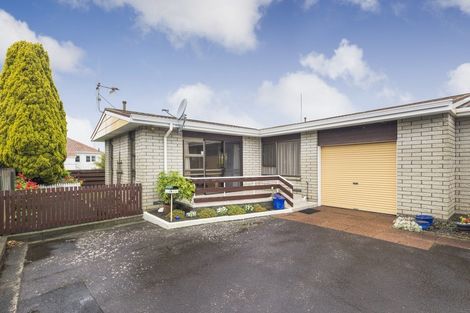 Photo of property in 6 Chertsey Court, Roslyn, Palmerston North, 4414