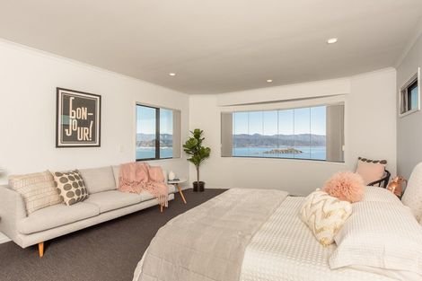 Photo of property in 38 Dress Circle, Newlands, Wellington, 6037