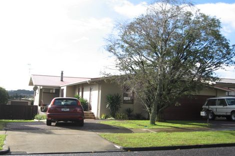 Photo of property in 12 Frank Place, Hillpark, Auckland, 2102