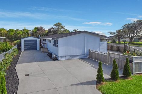 Photo of property in 98 Torkar Road, Clarks Beach, 2122