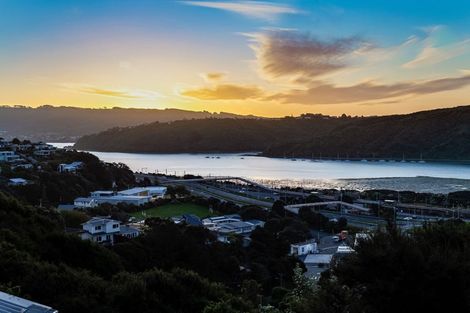 Photo of property in 4 Kahu Road, Paremata, Porirua, 5024