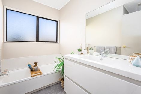 Photo of property in 10 Campbell Avenue, Paraparaumu, 5032