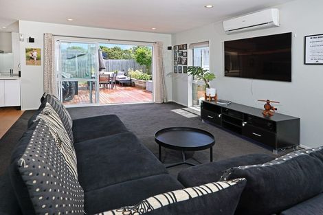 Photo of property in 7 Nirmal Place, Sunnyvale, Auckland, 0612