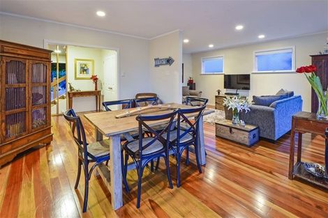 Photo of property in 15 Waiake Street, Torbay, Auckland, 0630