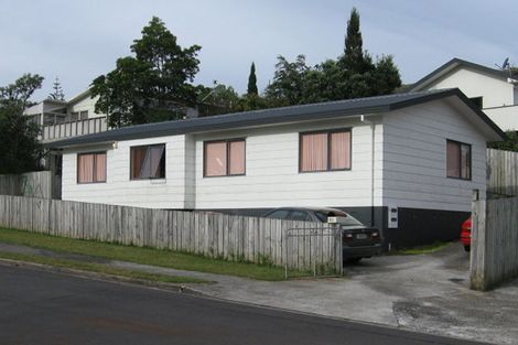 Photo of property in 3a Louise Place, West Harbour, Auckland, 0618