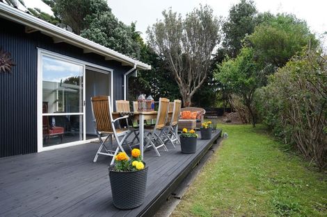 Photo of property in 32 Te Moana Road, Waikanae Beach, Waikanae, 5036