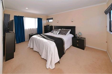 Photo of property in 43 Ribbonwood Crescent, Goodwood Heights, Auckland, 2105