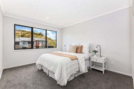 Photo of property in 32 Oakum Road, Whitby, Porirua, 5024