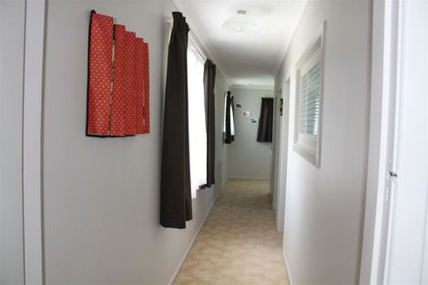 Photo of property in 33 Main Road, Tuatapere, 9620